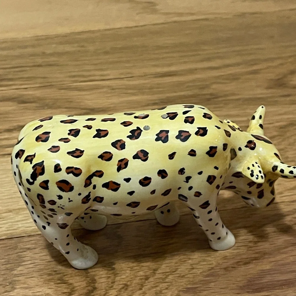 TM and 2000 CPH Vintage Ceramic Cow Salt and Pepper Shakers Boho Farmhouse Decor